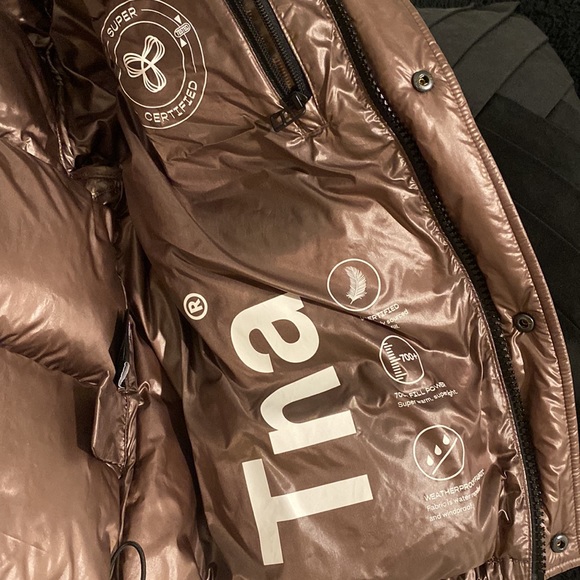 Limited edition cola taupe hi gloss aritzia shorty puffer jacket - Picture 5 of 5